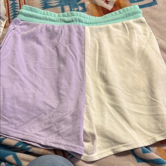 Tom and Jerry Colorblock Shorts - Picture 3 of 3